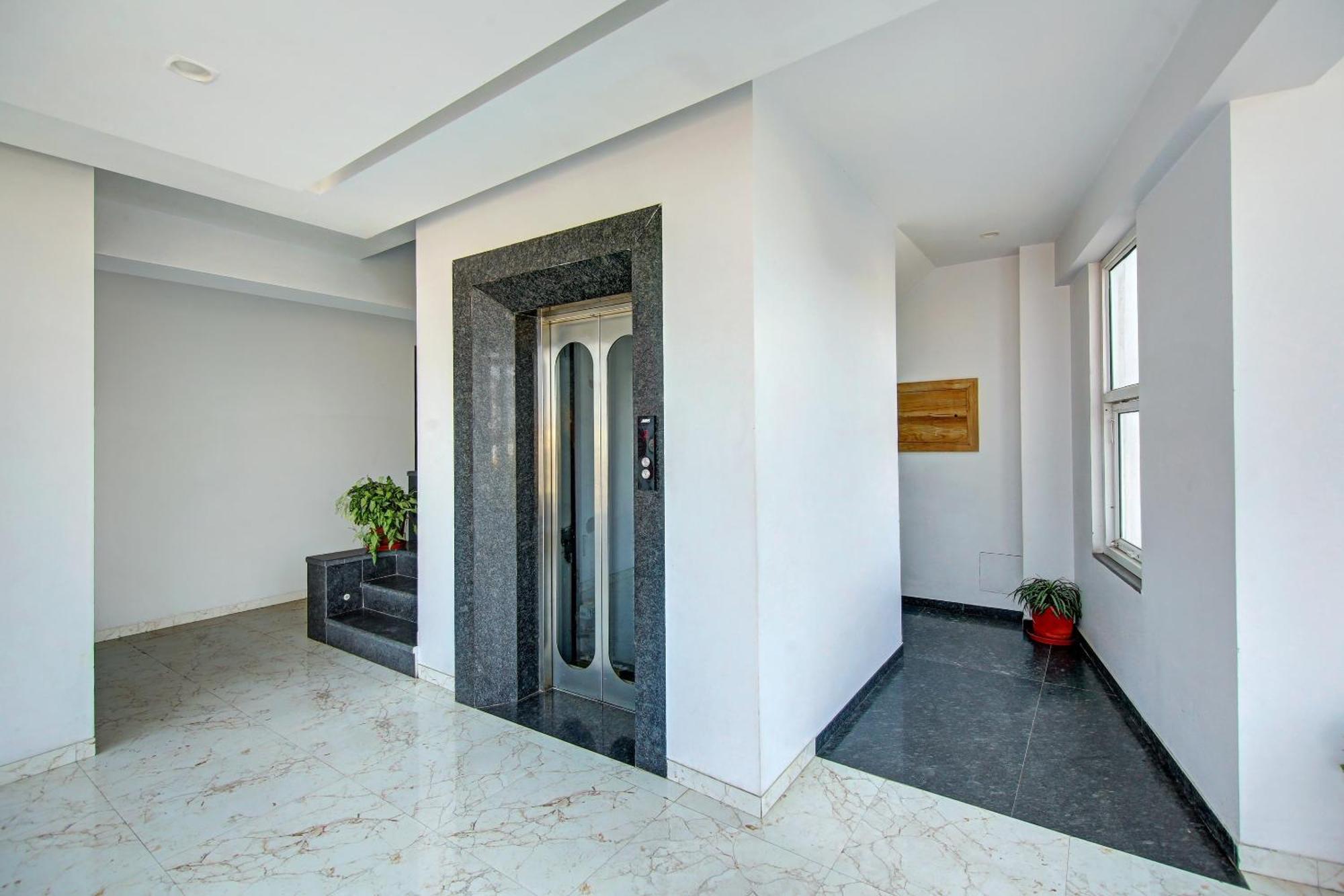 Super Townhouse Geetanjali Inn Gurgaon Exterior foto