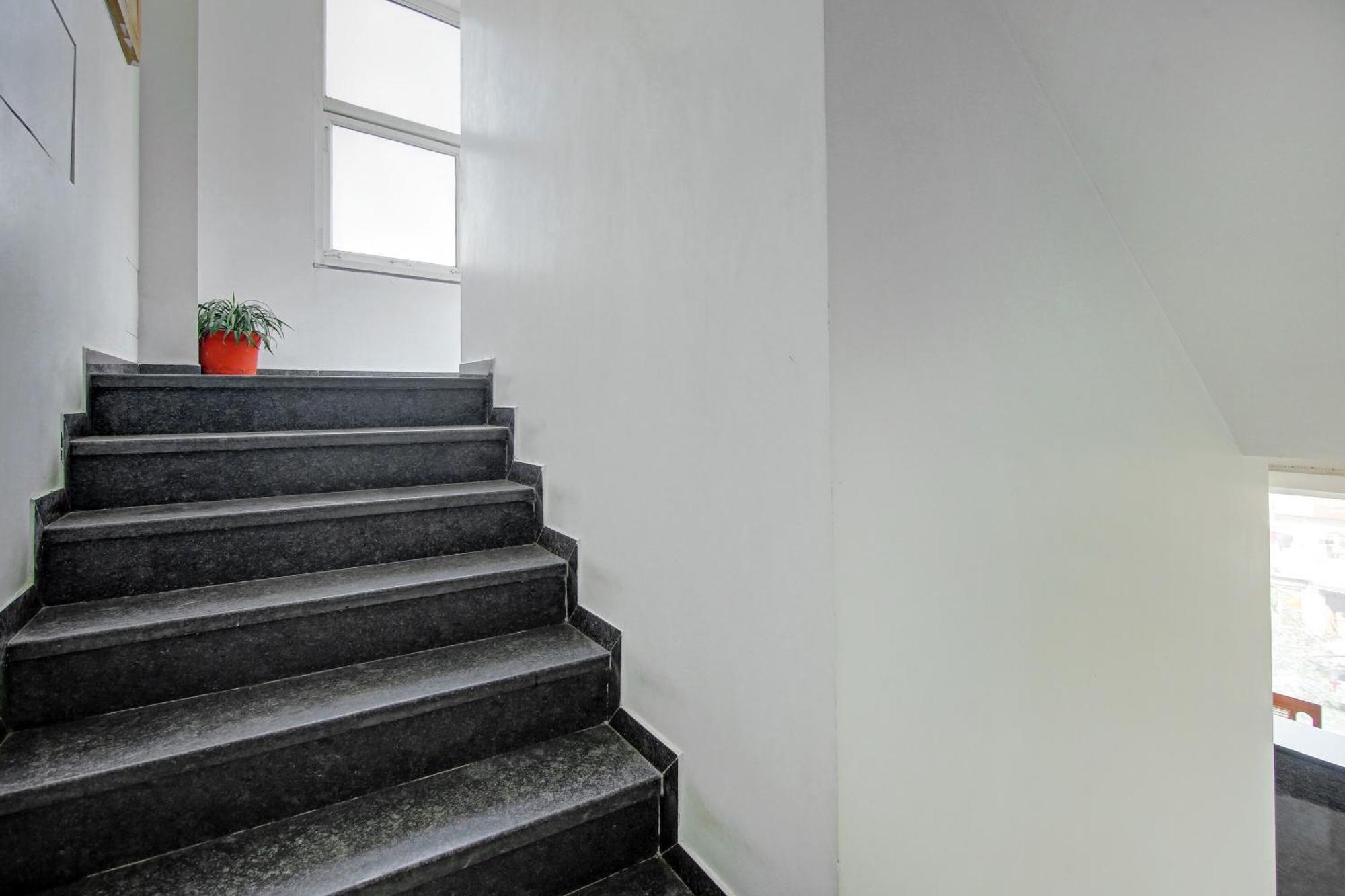 Super Townhouse Geetanjali Inn Gurgaon Exterior foto